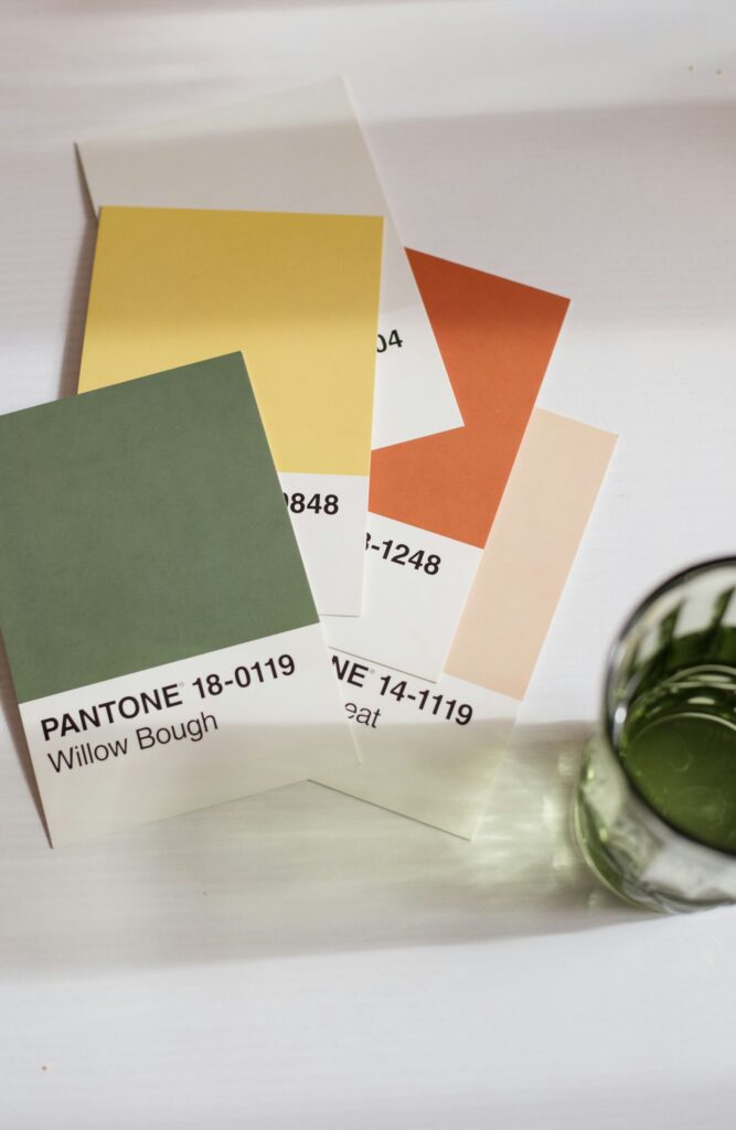 Pantone-Farben im kreativen Einsatz – Grundlage für ein ästhetisch hochwertiges und strategisch durchdachtes Brand Design